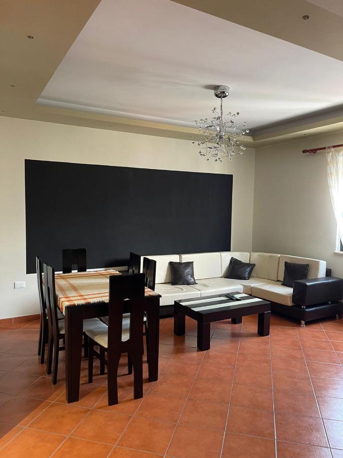 City Center Apartment Galeria Tirana Buitenkant foto