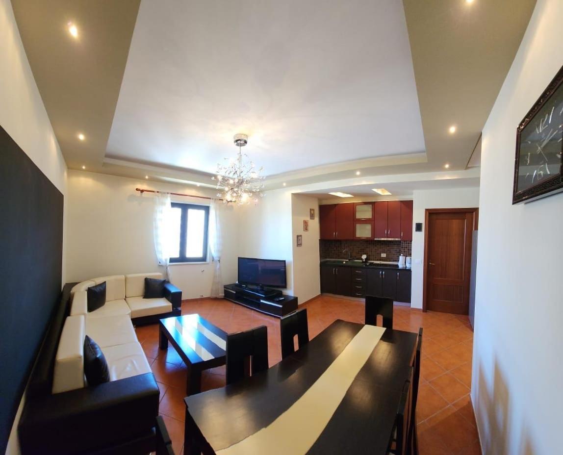 City Center Apartment Galeria Tirana Buitenkant foto